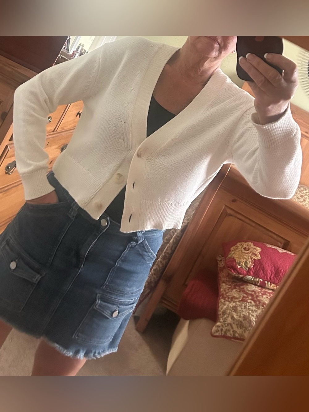 Banana Republic Cream V-Neck Cropped Button Cardigan